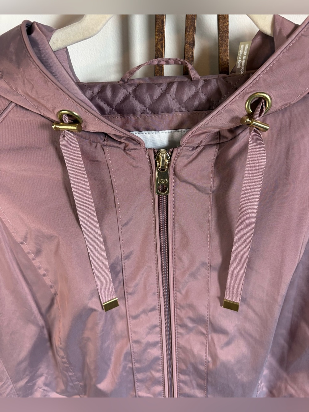 Cole Haan Signature Packable Hooded Travel Raincoat in Iridescent Mauve - Large - Picture 7 of 14